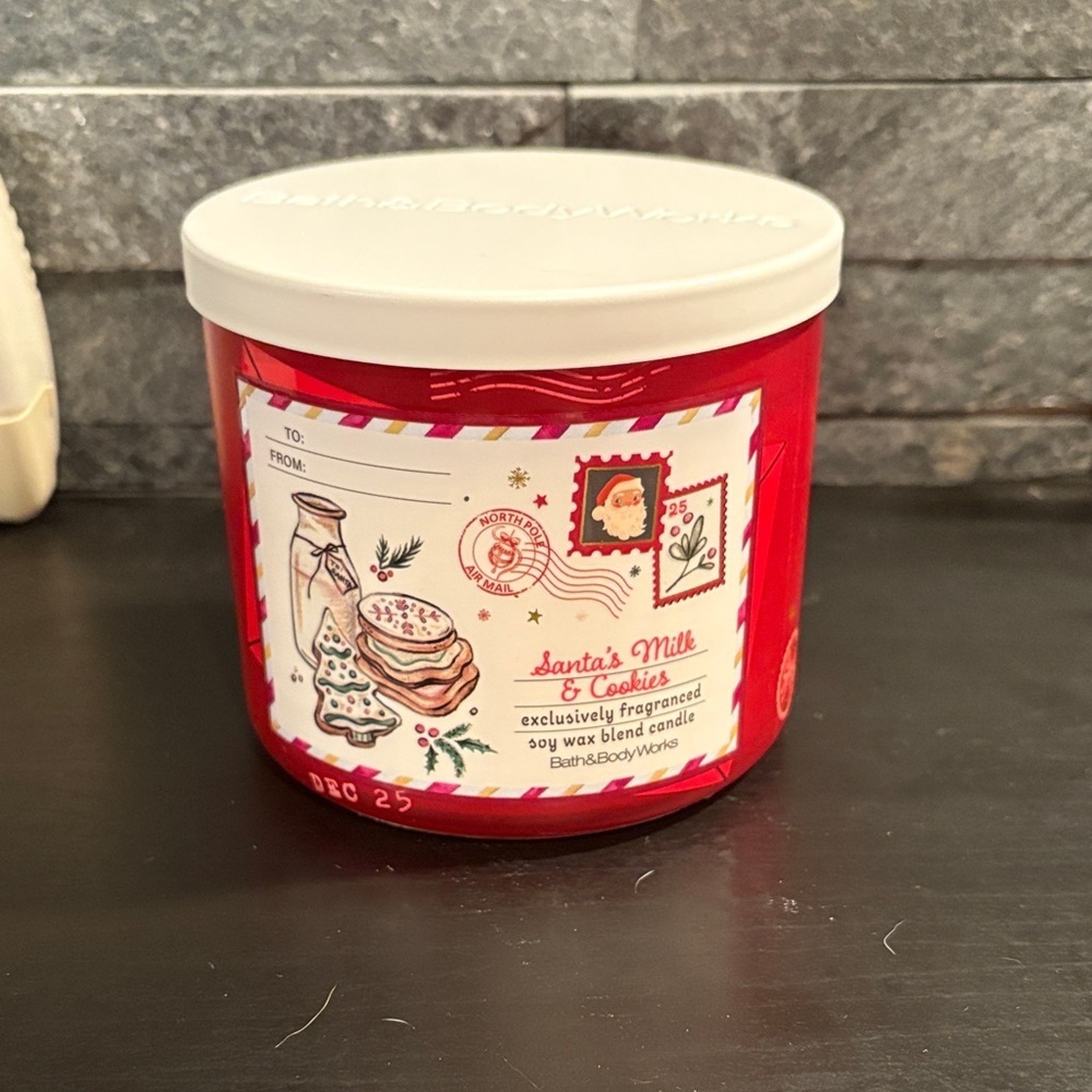 Bath & Body Works Santa’s Milk & Cookies 3-Wick Candle – New